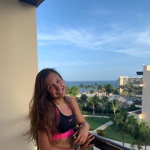 Meet your Posher, Bella